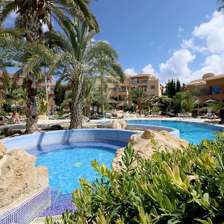 Stylish 1 Bedroom Apartment In Limnaria Gardens Paphos Chambre photo
