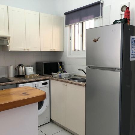 Stylish 1 Bedroom Apartment In Limnaria Gardens Paphos Extérieur photo