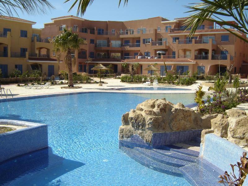 Stylish 1 Bedroom Apartment In Limnaria Gardens Paphos Extérieur photo