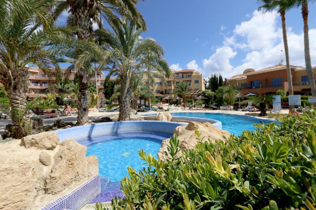 Stylish 1 Bedroom Apartment In Limnaria Gardens Paphos Chambre photo