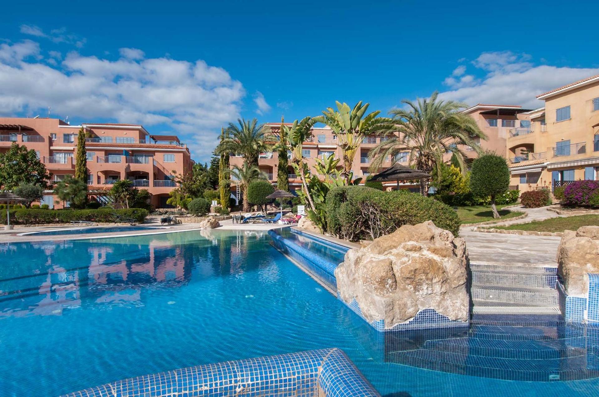 Stylish 1 Bedroom Apartment In Limnaria Gardens Paphos Chambre photo