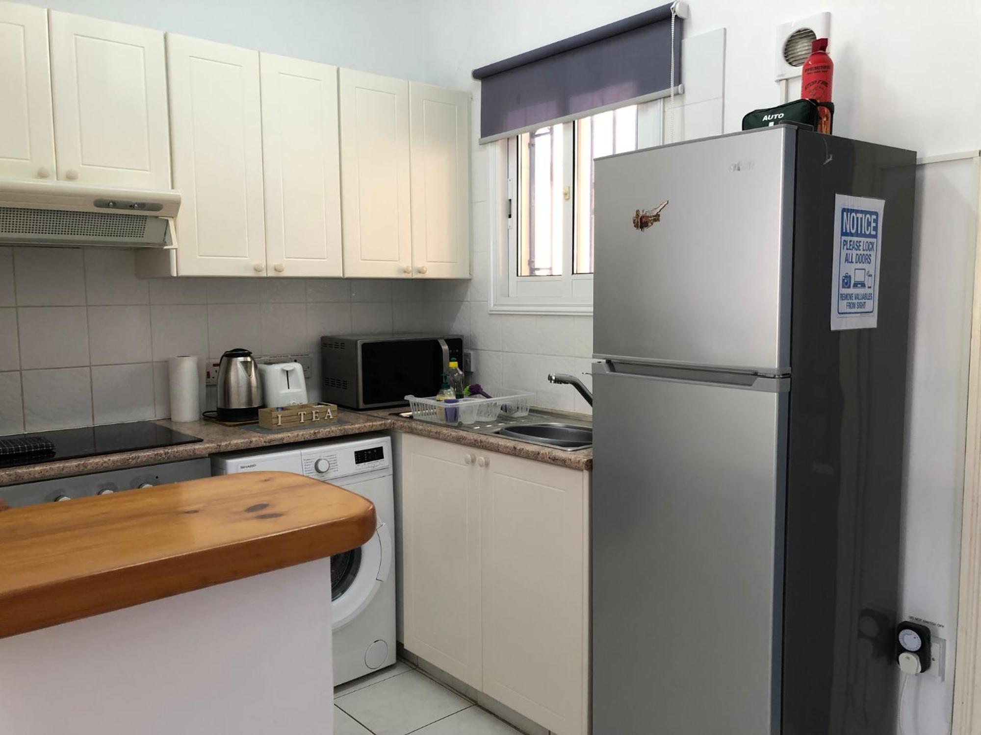 Stylish 1 Bedroom Apartment In Limnaria Gardens Paphos Extérieur photo