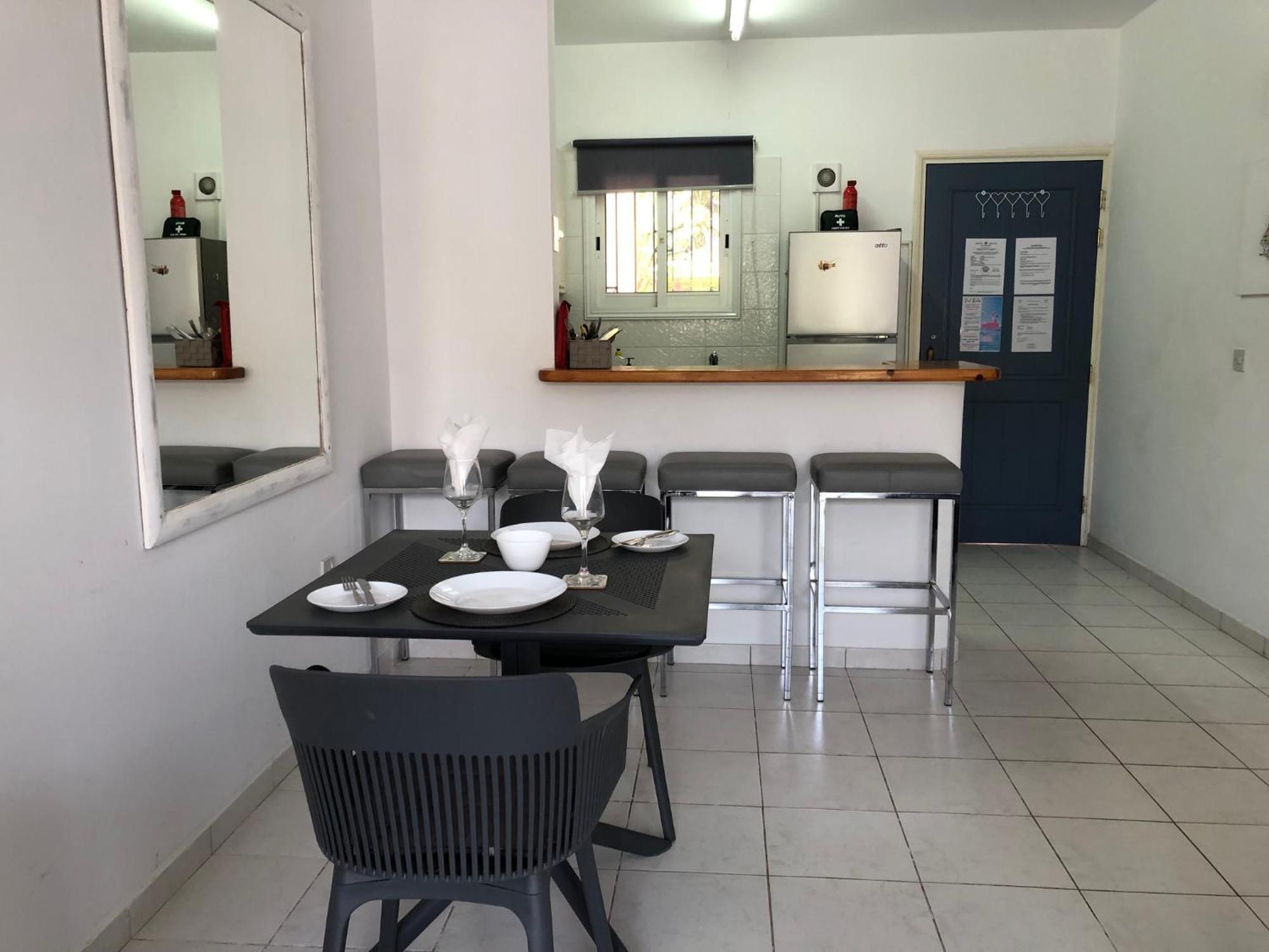 Stylish 1 Bedroom Apartment In Limnaria Gardens Paphos Extérieur photo