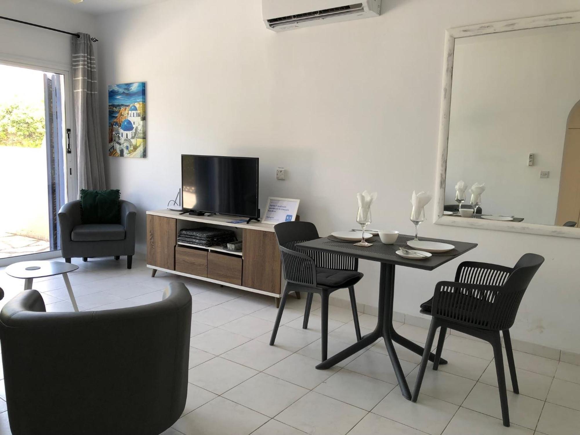 Stylish 1 Bedroom Apartment In Limnaria Gardens Paphos Extérieur photo