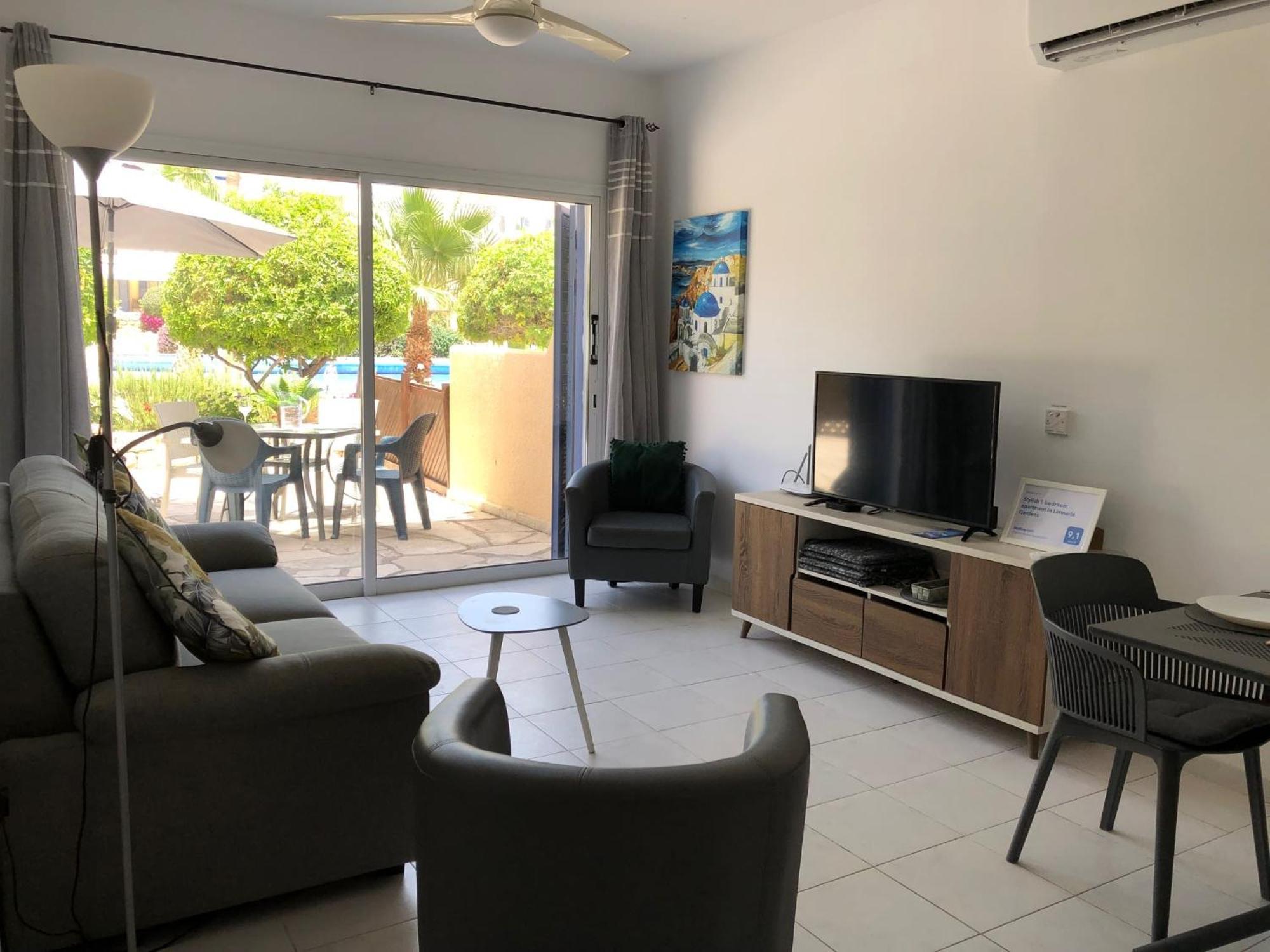 Stylish 1 Bedroom Apartment In Limnaria Gardens Paphos Extérieur photo