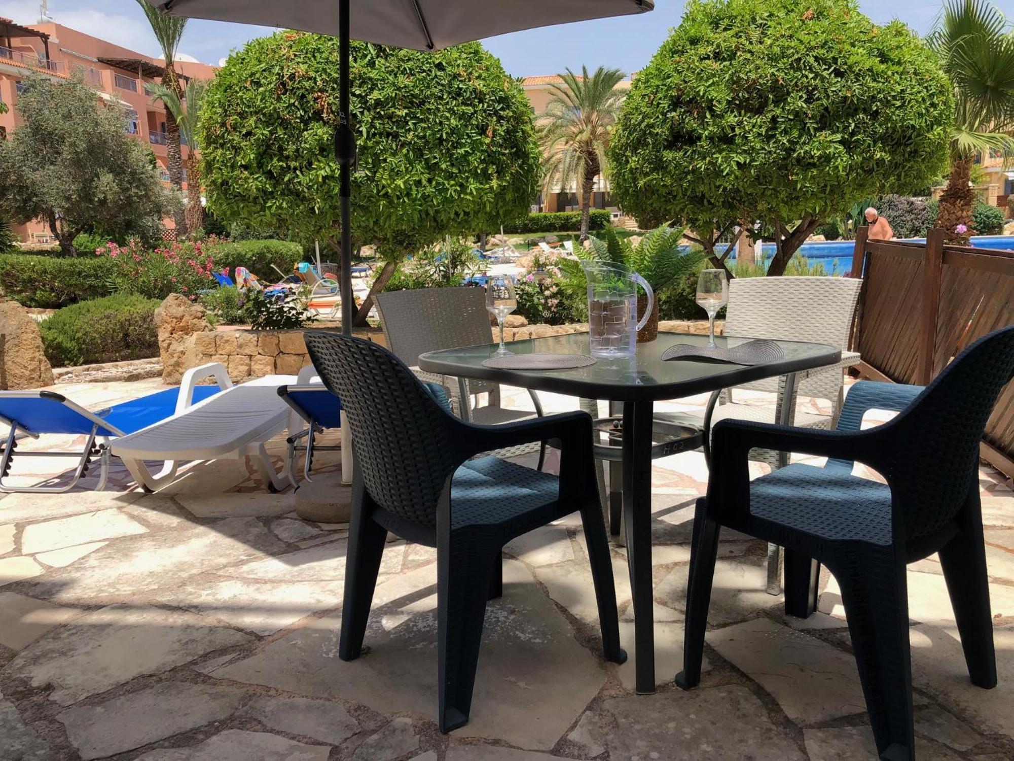 Stylish 1 Bedroom Apartment In Limnaria Gardens Paphos Extérieur photo