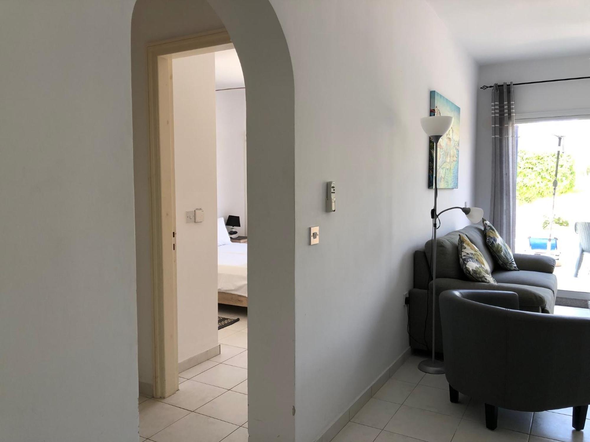 Stylish 1 Bedroom Apartment In Limnaria Gardens Paphos Extérieur photo