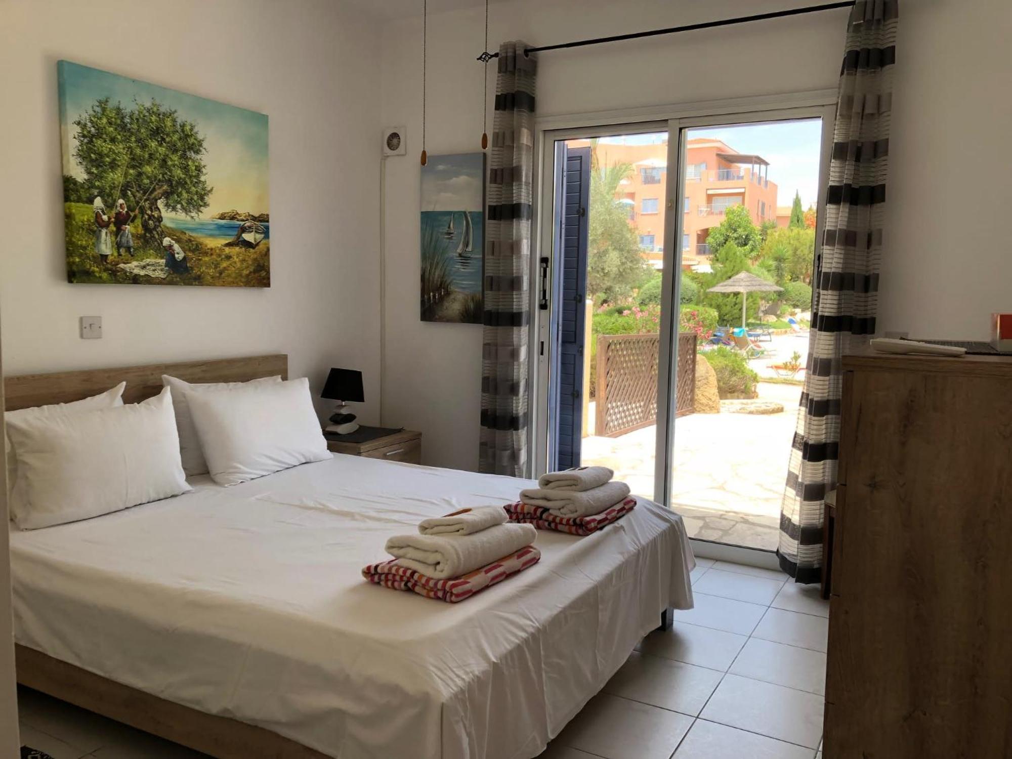 Stylish 1 Bedroom Apartment In Limnaria Gardens Paphos Extérieur photo