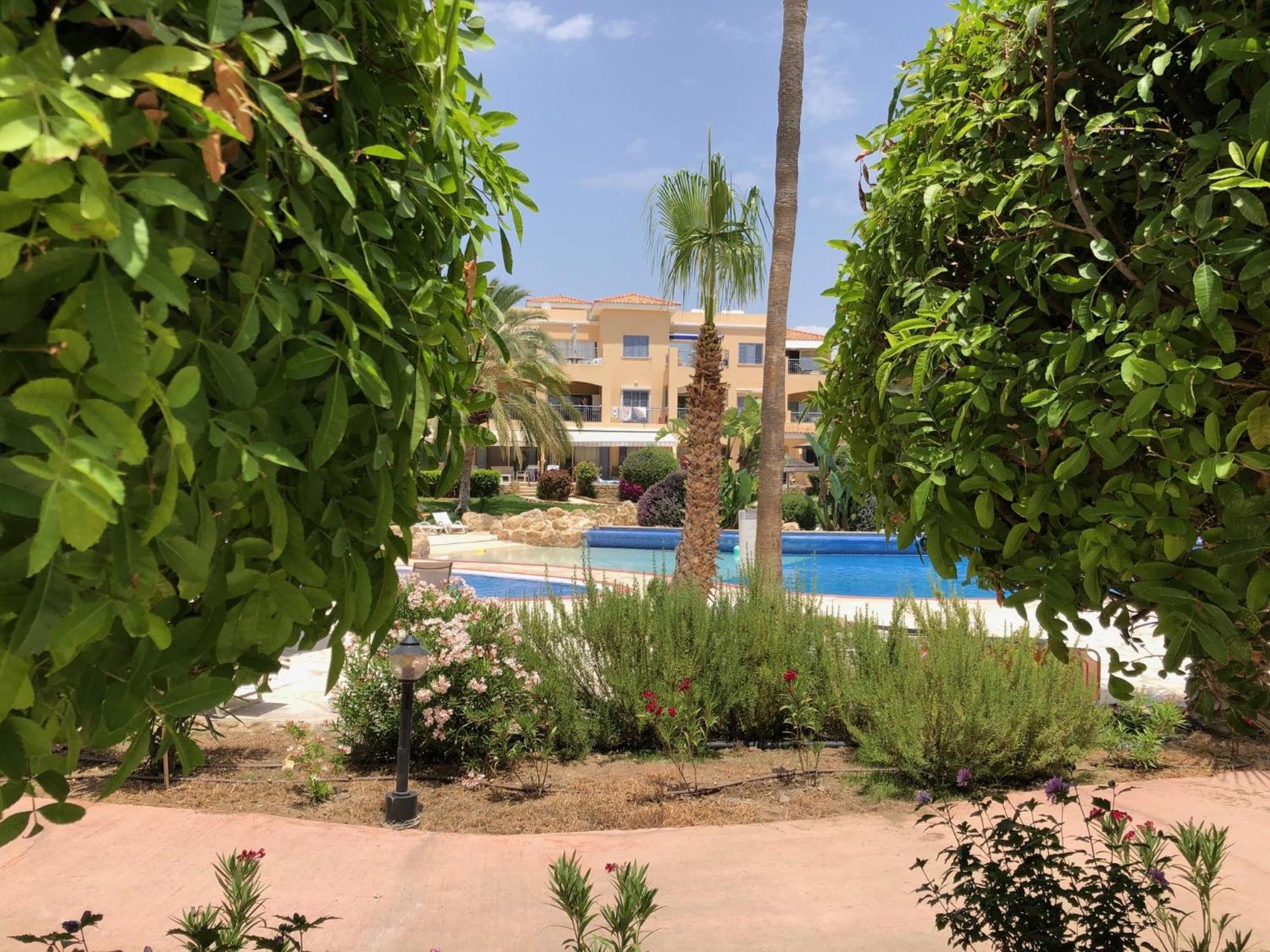 Stylish 1 Bedroom Apartment In Limnaria Gardens Paphos Extérieur photo