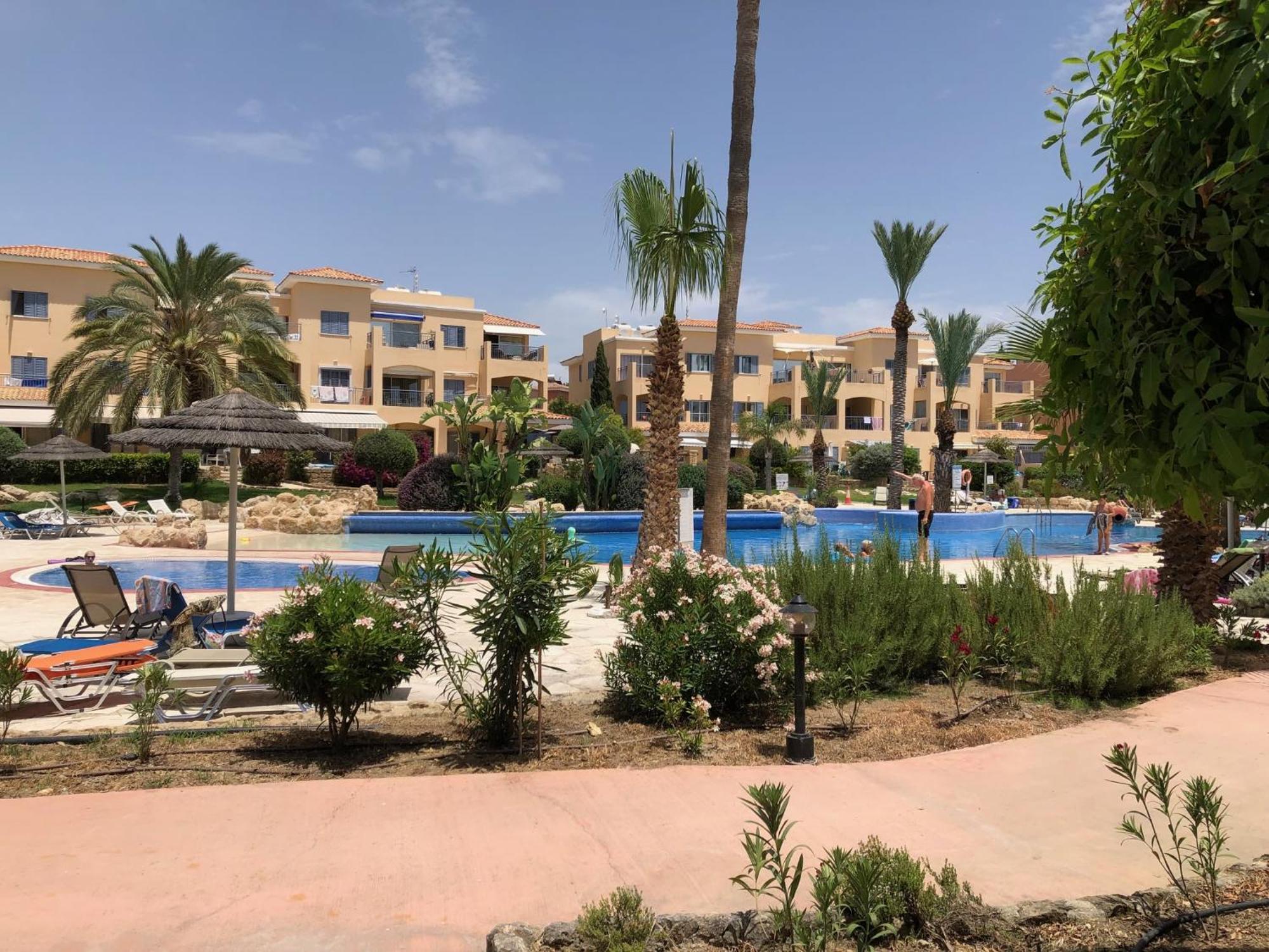 Stylish 1 Bedroom Apartment In Limnaria Gardens Paphos Extérieur photo